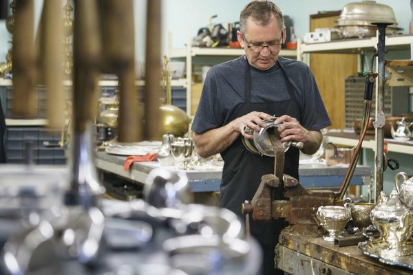 Comment nettoyer une timbale en argent massif ?